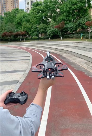 Drone ini sangat selamat dan sesuai untuk bermain dengan anak-anak anda.😆😆 Buy the same drone here. @Techdrone #drone #drones #toy #dronevideo #fyp