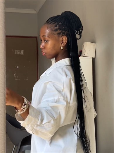 Box braids don’t have to be boring 😌✨ If you’re looking for different ways to style your box braids, save this video and come back to it when you need inspo! Follow us for more hair inspiration, braid styles and protective hairstyle ideas for 2026 💫🖤 #boxbraids #boxbraidstyles #braidinspiration #protectivestyles #blackhairtiktok #hairstyleideas #2026hairtrends #wiggit