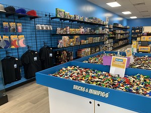 LEGO retailer opens shop in Fort Wayne