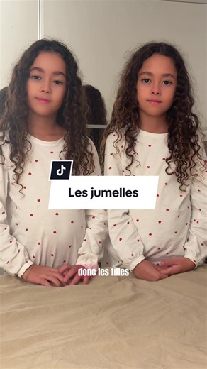 La relation unique des jumelles : émouvante et touchante