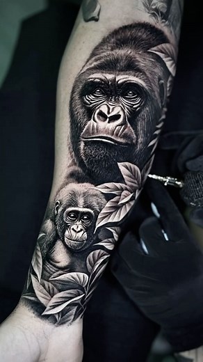📣 NEW TATTOO ALERT! 🦍🖊️ 🌆 Calling all ink enthusiasts in NYC! Our resident artist @emerssonp , is bringing his extraordinary talent to our tattoo studio this August and September. Prepare to be amazed as he unveils his latest masterpiece: a stunning gorilla and baby gorilla tattoo design! 🦍👶 🖌️ With his meticulous attention to detail and unmatched artistic flair, Emersson Pabon has crafted a jaw-dropping depiction of these majestic creatures. This tattoo captures the essence of strength, 