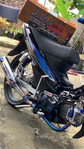 Hitam.cute12 on Instagram: "💙🖤#5tpmenolakpunah #5tp #5tpindonesia #jupiterz #jupiter_modifikasi"