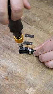 Quick and easy blade change on a router bit with a CMT torque screwdriver 🪛 igmtools.com 🛒