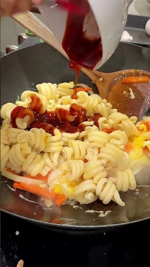 Thai Stir-Fried Macaroni… Wait What? 🍝🔥