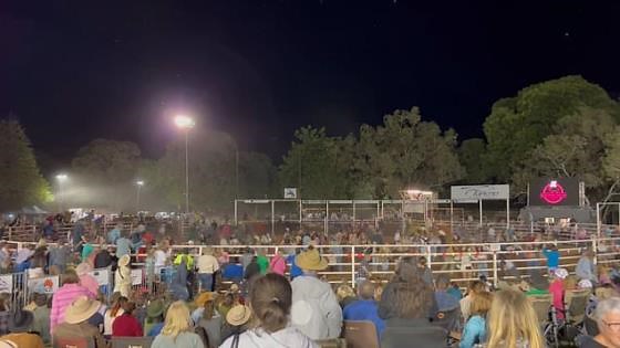 Charging bull terrifies rodeo performers