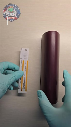 💉 Administrering av Fragmin subkutant – snabbt tips! Visste du att Fragmin ofta ges subkutant (under huden) för att förebygga eller behandla blodproppar? Här är en snabb guide 👇 1️⃣ Tvätta händerna och använd handskar 2️⃣ Välj injektionsställe – oftast i magen (minst 5 cm från naveln) 3️⃣ Lyft upp ett hudveck mellan fingrarna 4️⃣ Stick nålen rakt in eller 45° i hudvecket 5️⃣ Injicera läkemedlet långsamt 6️⃣ Dra ut nålen och gnugga inte området efteråt ⚠️ Viktigt: Variera injektionsställe varje