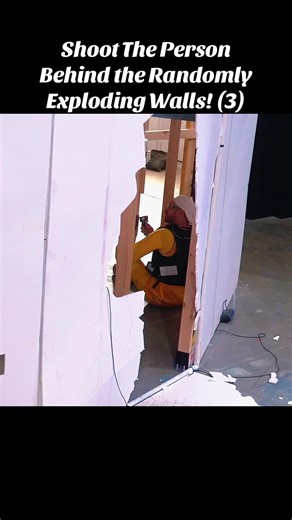 Shoot The Person Behind the Randomly Exploding Walls! (3)