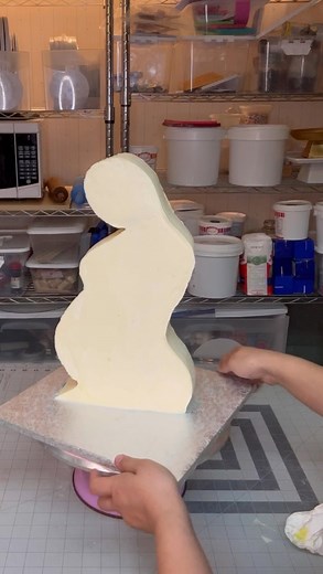 Part 1 of 3 Credits to the first brave cake artist that made this cake! I was so thrilled when I got this cake order! I had to try hard to hide my excitement! Have you had that experience were you get the cake order that you’ve been dreaming of? #cakeoftheday #caketutorialsdaily #cakehack #caketip #cakevideo #cakeguide #cakevideosdaily #cakereelsideas #caketutorials_#cakedecorating #cakesofinstagram #caketutorialsandvideos #beginnercakedecorator #cakereelsoninstagram #caketutorialsonline #instac