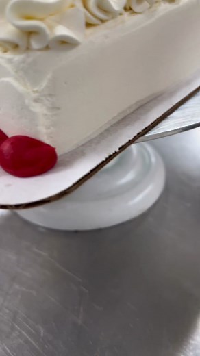 Cake Decorating: Red Bubble Border Tutorial