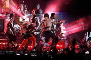 6 Bands Making A Mockery Of Miming