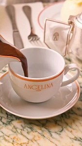 Iconique ✨️ Une recette unique et un ingrédient secret : notre chocolat à tout pour vous séduire : il faut le goûter pour apprécier son goût inimitable ! 🇬🇧 Iconic ✨️ A unique recipe and a secret ingredient: our chocolate has everything to seduce you: you have to taste it to appreciate its inimitable flavour! 🎥 @marydevinat #AngelinaParis | Angelina Paris