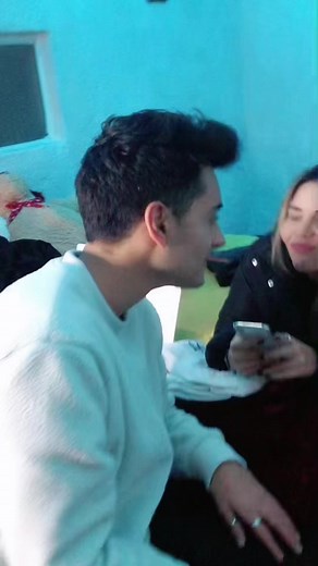 Los Cache Besándose: Un Encuentro Sorprendente