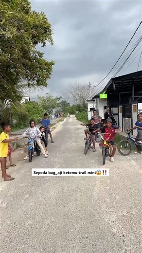 Bag_aji bike meets mini dirt bike😱‼️#minivlog #bolang #adventure #villagekidslife #outdoor #playing