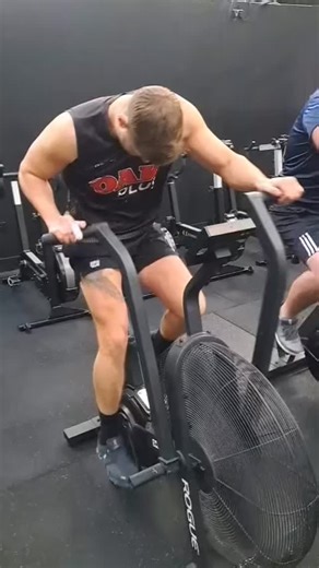 Great to see several of the seniors putting in a few extras this morning. Making the most of the excellent facilities at ISO fitness. Burn off the calories now before putting them in later. We are guessing that there is some method in that madness 🤷‍♂️😂 | Ystradgynlais Rugby