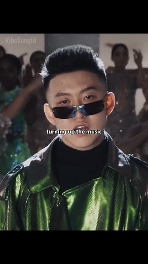 Rich Brian - 100 Degrees (Lyrics) | Vibesong