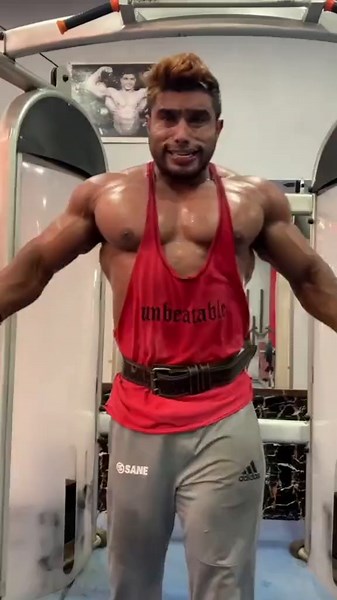 body lovers#easyhappyeasygo #itelindia5crore #body #bodychallenge #bodyslide #bodybuilding #bodymorph #bodypositive #fu #br #haha #bigbang #vines