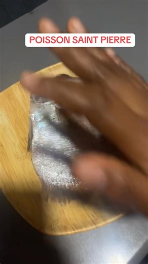 Du bon poisson saint pierre au menu Le plat à 5000 fcfa appelez 0564242929 ✅ Cuisine saine & équilibrée – Des plats préparés avec soin pour allier goût, vitalité et bien-être. ✅ Produits frais & bio – Nous privilégions les ingrédients naturels, issus d’une agriculture respectueuse. ✅ Hygiène irréprochable – Un cadre propre, raffiné et chaleureux pour savourer vos repas en toute sérénité. ✅ Saveurs authentiques – Une carte riche en goûts qui réveille les papilles et fait voyager. ✅ Boissons d’ori