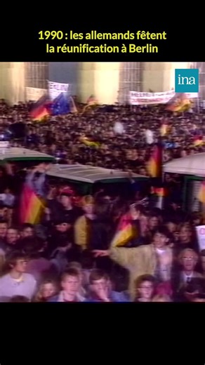 77K views · 1K reactions | « Je suis encore citoyenne de l’Est pour deux minutes. Après je serai allemande, plus rien qu’allemande. » C'était le 3 octobre 1990, à minuit, Berlin fêtait l’unité retrouvée, entre émotion et gravité. ⏪ Cette nuit-là, un million de personnes se rassemblent près de la Porte de Brandebourg. L’Allemagne réunifiée fait ses premiers pas en Europe, après 45 ans de division. #Réunification #Berlin #Histoire #Archives #INA | INA | Facebook