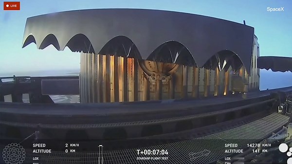 SpaceX Starship booster guides itself back to launch site