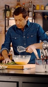 OMELETTE PLATE AUX FINES HERBES 🌿​ Une recette pour réussir votre omelette à tous les coups... sans pliage, juste avec des oeufs et des herbes aromatiques ! On bat, on verse, on cuit... et voilà une omelette moelleuse et parfumée 👉 https://www.laurentmariotte.com/ma-recette-domelette-plate-aux-herbes/ | Laurent Mariotte