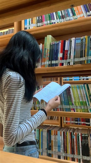 Engaging Mini Vlog of Life in a Library