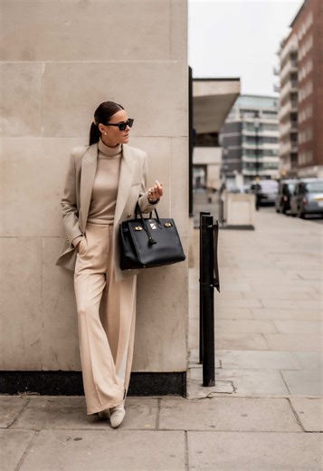 My @hollandcooperclothing Blazer Edit 🤍 I get asked so many questions about the fit and style of our different blazers, so I thought I’d come on here and show you how each design fits in real life. For reference, I’m wearing a size 8, styled with our Contour Flare Jean and a classic white shirt (coming soon). Blazers featured: • Double Breasted Blazer – Navy • Knightsbridge Blazer – Large Scale Brown Herringbone • Paddington Blazer – Duke • Single Breasted Field Blazer – Hailes Green Tweed • Pa