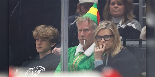 Will Ferrell shows up to NHL game dressed as Buddy the Elf