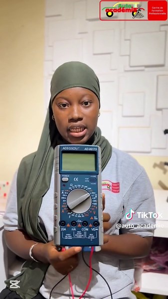 🔧 Découvrez le multimètre avec Auto Académie ! 🎥 Chez Auto Académie, la pratique est au cœur de notre pédagogie ! Aujourd’hui, nous vous présentons une vidéo présentée par l’une de nos élèves en première année mécatronique, qui vous explique l’utilisation du multimètre : ✅ Qu’est-ce qu’un multimètre ? ✅ Comment diagnostiquer la tension automobile ? ✅ Comment contrôler la tension domestique ? ✅ Comment évaluer la résistance électrique ? Nos apprenants ne se contentent pas de la théorie : ils ma