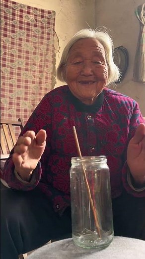 The dancing chopsticks #magic #rural life #grandma