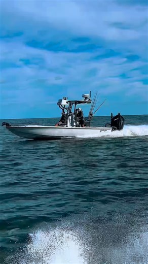 Saltwater Experience on Instagram: "Nothing BEATS a @yellowfin_official ⚒️😎 For the last 27 years, they’ve been putting everything they have into building the finest center consoles, devoted to maximizing the lives of the people who use them. Whether taking them to deeper waters offshore, or deeper into the backcountry, Yellowfin is committed to enabling their community to push the boundaries of what’s possible 💯"