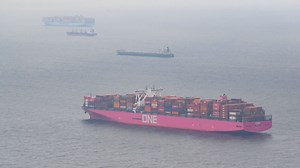 Fehlendes Personal und Streiks - Containerschiff-Stau in Nordsee - Lieferengpass erwartet
