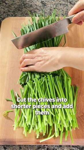 4.9K views · 106 reactions | Super Easy & Healthy Korean Chive Kimchi Recipe (No Garlic!)  Chive Kimchi Ingredients 1 lb (450g) chives 5 tbsp Korean red pepper flakes (gochugaru) 4 tbsp fish sauce 1 tsp minced ginger 1 tbsp honey (or sugar) 1 tbsp sweet rice flour ¾ cup water 1/2 onion, sliced 1/4 carrot, sliced | Chung's K-Food | Facebook