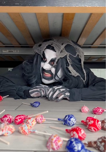 Monster smart way to pickup candy 👻🛻 #monsterundermybed #funnyvideo #monster