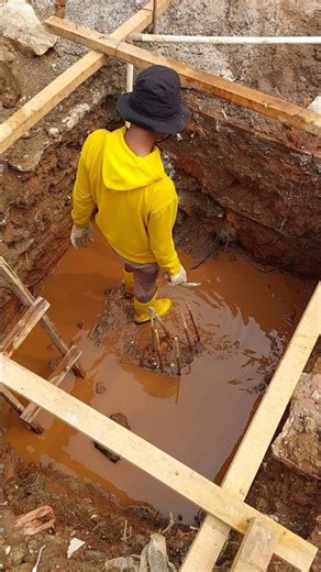 Membuang Air di Galian Pilecap