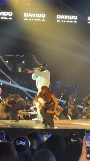 Davido en Concert à Paris La Défense Arena