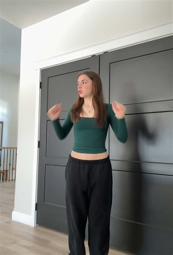 Stylish Outfits Featuring Short Pants for Any Occasion