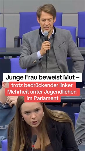 Bei der Debatte „Jugend und Parlament 2025“ bekannte sich eine junge Frau zur #AfD, obwohl zu diesem Zeitpunkt im voll besetzten Plenum eine überwiegend AfD-feindliche Stimmung herrschte, die von den anwesenden Politikerinnen der Altparteien gezielt angeheizt wurde. Ihr Mut und Charakter haben mich sehr beeindruckt. 💪 Übrigens: Nächstes Jahr kann man sich wieder zu Jugend im Parlament anmelden. 😉🇩🇪 https://www.bundestag.de/besuche/fuehrung/kinderundjugendliche Bildquelle: https://www.berline