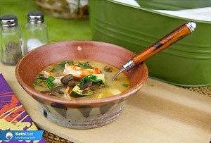 Low-Carb Thai Hot and Sour Shrimp Soup | KetoDiet Blog