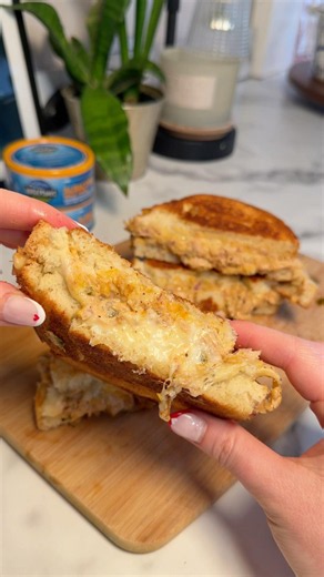 How to make Spicy Tuna Melts #tunamelt #wildplanet #tunarecipes #sandwichrecipe #lunchideas #tuna