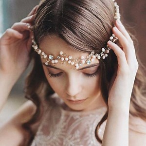8K views · 787 reactions | Delicate and divine, these chic headpieces from Biano Accessories would look amazing as pat of any bridal style! Find Headpiece: https://goo.gl/YKPgHT | Praise Wedding | Facebook