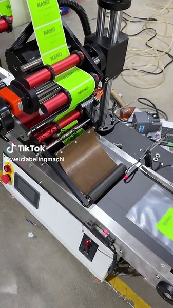 Packaging bag labeling machine Transparent bag labeling machine#flatlabelingmachine #labelingmachine #automaticlabellingmachine #productionline