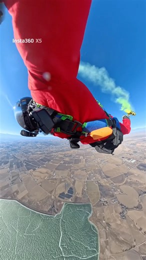 Smoke and firework fountainskydiving . Parachute landing @i‪@insta360‬insta360 #skydiving #parachute