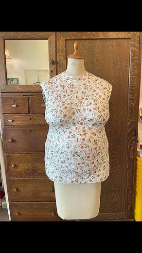 Finally a video about the paper mache (aka papíer mâché) dress form that I made. It’s been on my list for two years to make this… I used an online tutorial from Threads Magazine. Paper tape from Amazon, eyelets from the deep stash (maybe originally my grandmas?). I can’t wait to start using this to make better fitting clothes! #sewing #sewingtiktok #fitting #dressform #sewthrifty