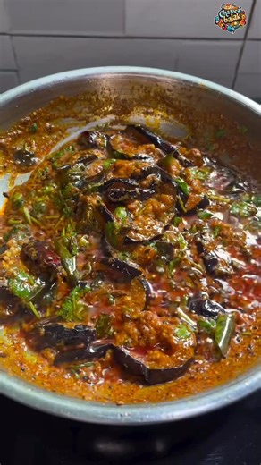 𝘾𝙝𝙖𝙩𝙤𝙧𝙖 𝙗𝙖𝙡𝙖𝙠 👨‍🌾 on Instagram: "Dahi baingan Ingredients- tadka- oil cumin seeds mustard seeds curry leaves green chilli red dry chilli curd red chilli powder turmeric powder cumin powder salt fresh coriander baingan slice oil red chilli powder turmeric powder salt #dahibaingan #bainganrecipe #brinjlerecipe #cooking #chatorabalak"