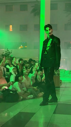 [링크참조]피에롯 본업:집사, 부업:연예인🕺🏻 롯데월드 스트리트 호러쇼 더 마리오네트