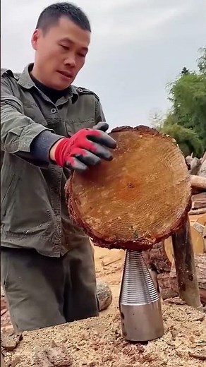 Splitting process of wood with a cone drill bit