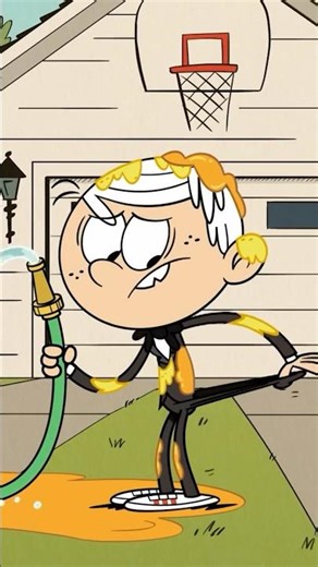 Luan takes her method acting a little too far 🐝