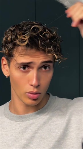 #stitch mit @Liz Fox Roseberry this thing in my bathroom will cause some confusion…