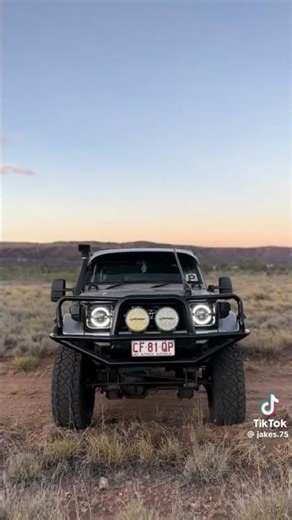 Clean cruiser 😮‍💨 #cars #toyota #australia #aussie #farm #farmlife #mud #4x4 #muddy #dirtroad