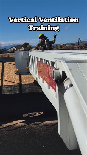 🔥 B Shift putting in the work! Today, our crews trained on Vertical Ventilation—a critical tactic that allows for superheated smoke and toxic gases up and out of a structure. This strategy immediately: • Improves conditions for interior crews. • Increases victim search visibility. • Speeds up fire location. Very Special thanks to our partners Klamath Community College - KCC Emergency Response and Operations for the utilization of their excellent training facilities. #FireTraining #VerticalVenti